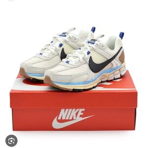 Nike Zoom Vomero 5 in Ivory and Black